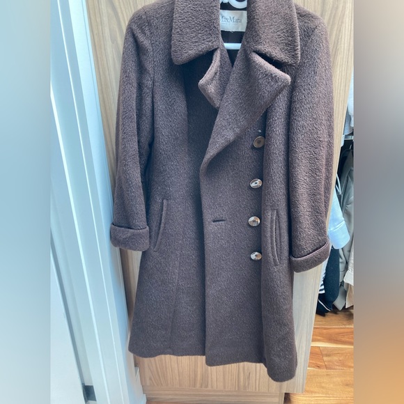 **SOLD** MaxMara 100% Wool coat - Picture 3 of 7